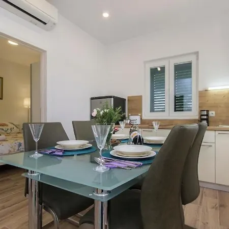 Apartment Riva 2 *