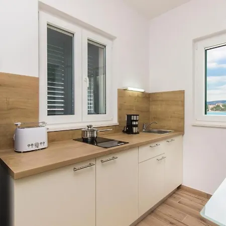 Riva 2 Apartment Krapanj
