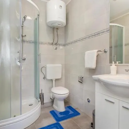 Apartment Riva 2 *